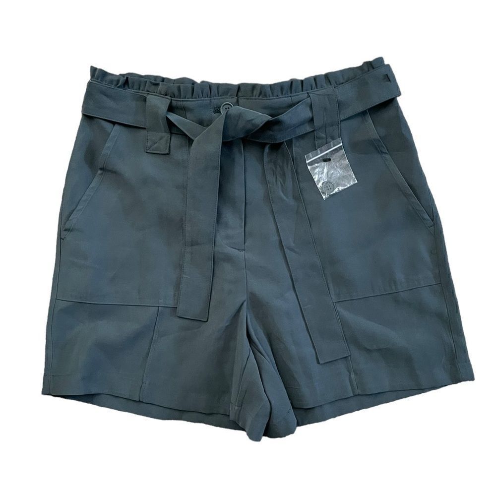NWOT NINE WEST Shorts Size Medium
